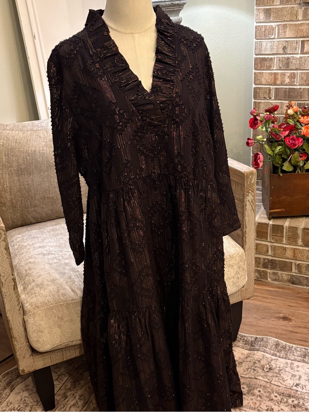 Crown & Ivy Black Copper Infused Adornments V-Neck Women's Dress
0419